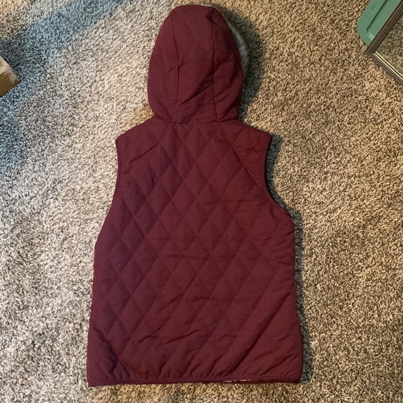 Eddie Bauer maroon Sherpa lined vest hooded size Medium - Picture 2 of 3